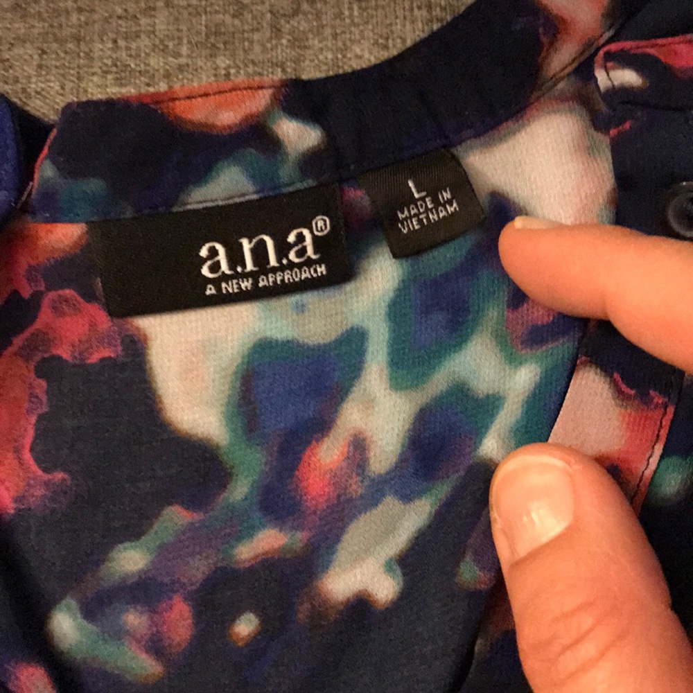 Spring blouse 👚 - Picture 2 of 4